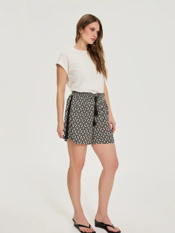 eng_pl_WOMENS-SHORTS-L-SH-4903-BLACK_L-BEIGE-34432_7.webp
