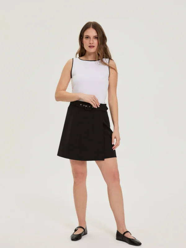 eng_pl_WOMENS-SHORTS-L-SH-4906-BLACK-34435_3.webp
