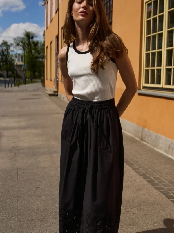 pol_pl_Bawelniana-spodnica-czarna-34426_7.webp