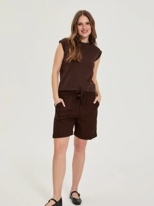 pol_pl_Szorty-z-dodatkiem-lnu-brazowe-34445_3.webp